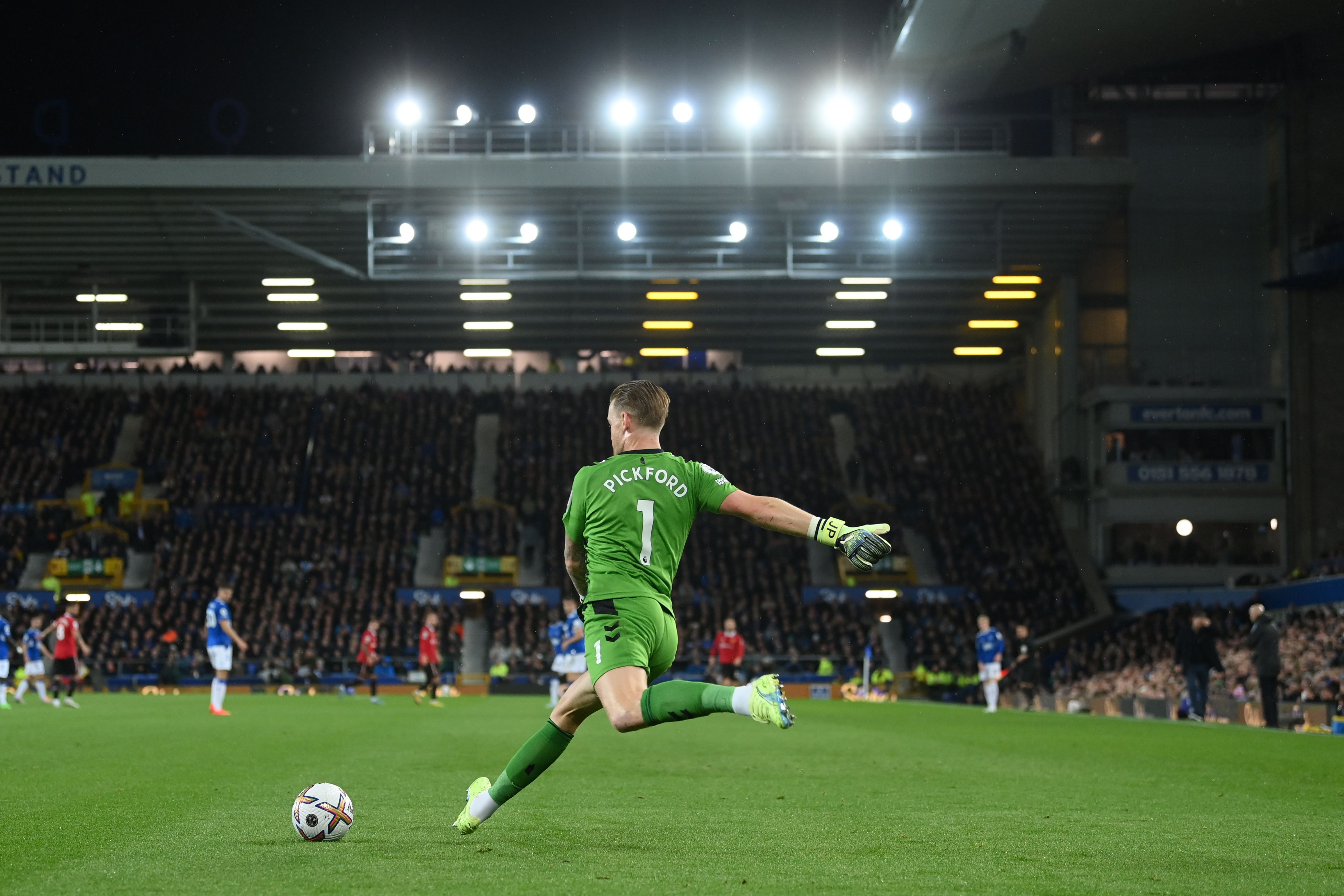 Jordan Pickford taking a free kick wearing a green Everton kit. Goalkeeper.com