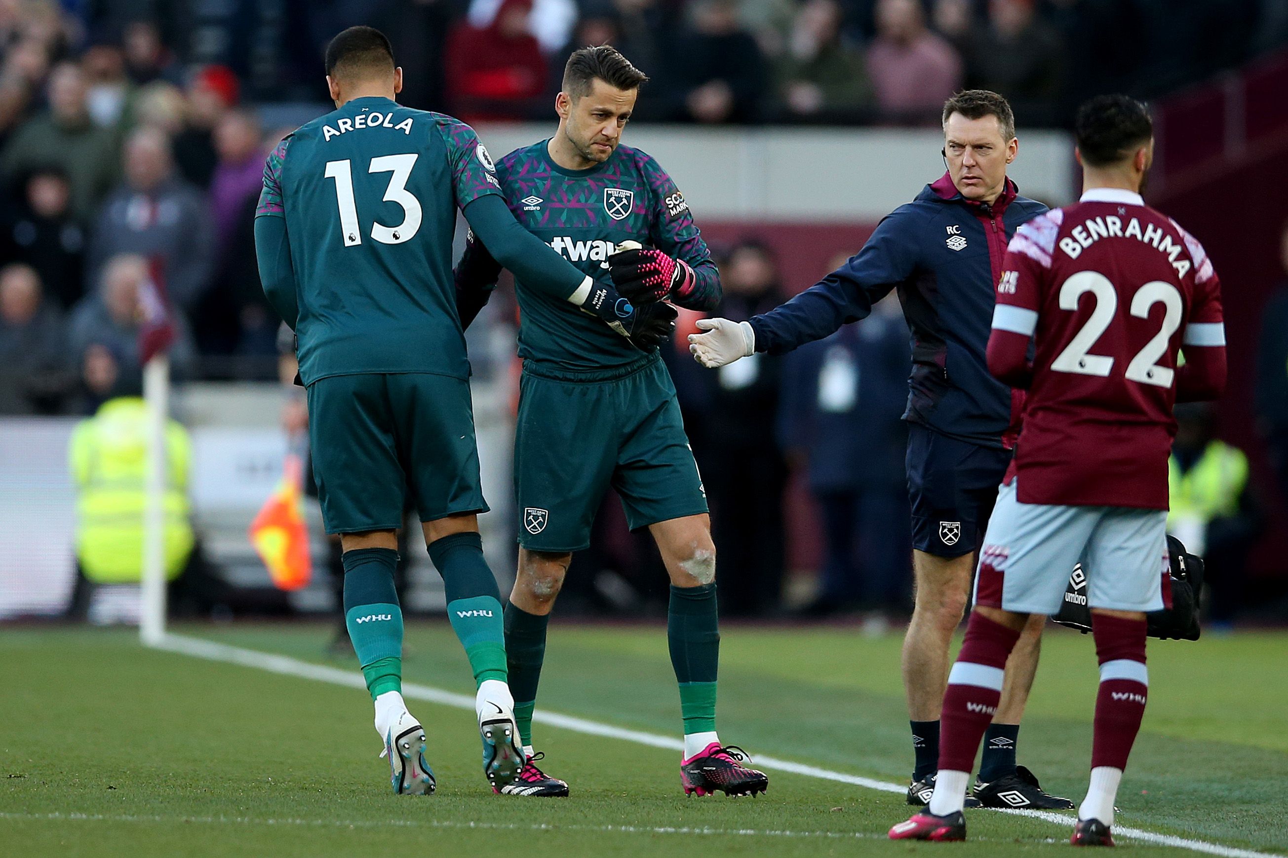 Alphonse Areola replaces Lukasz Fabianski as a substitute/ Both are wearing teal coloured kits (Goalkeeper.com)