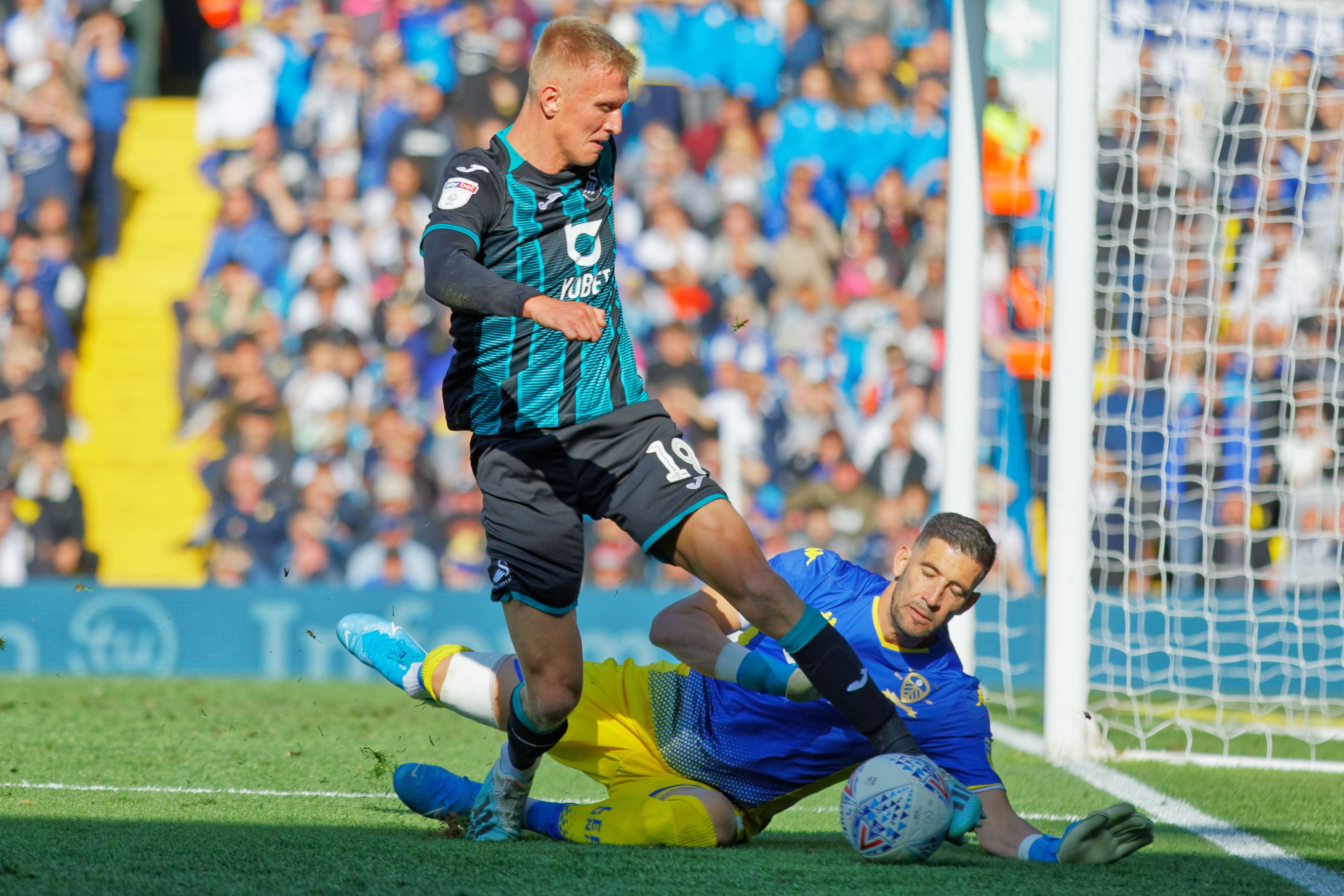 Leeds goalkeeper Kiko Casilla dives at the feet of a Swansea City player (Goalkeeper.com)