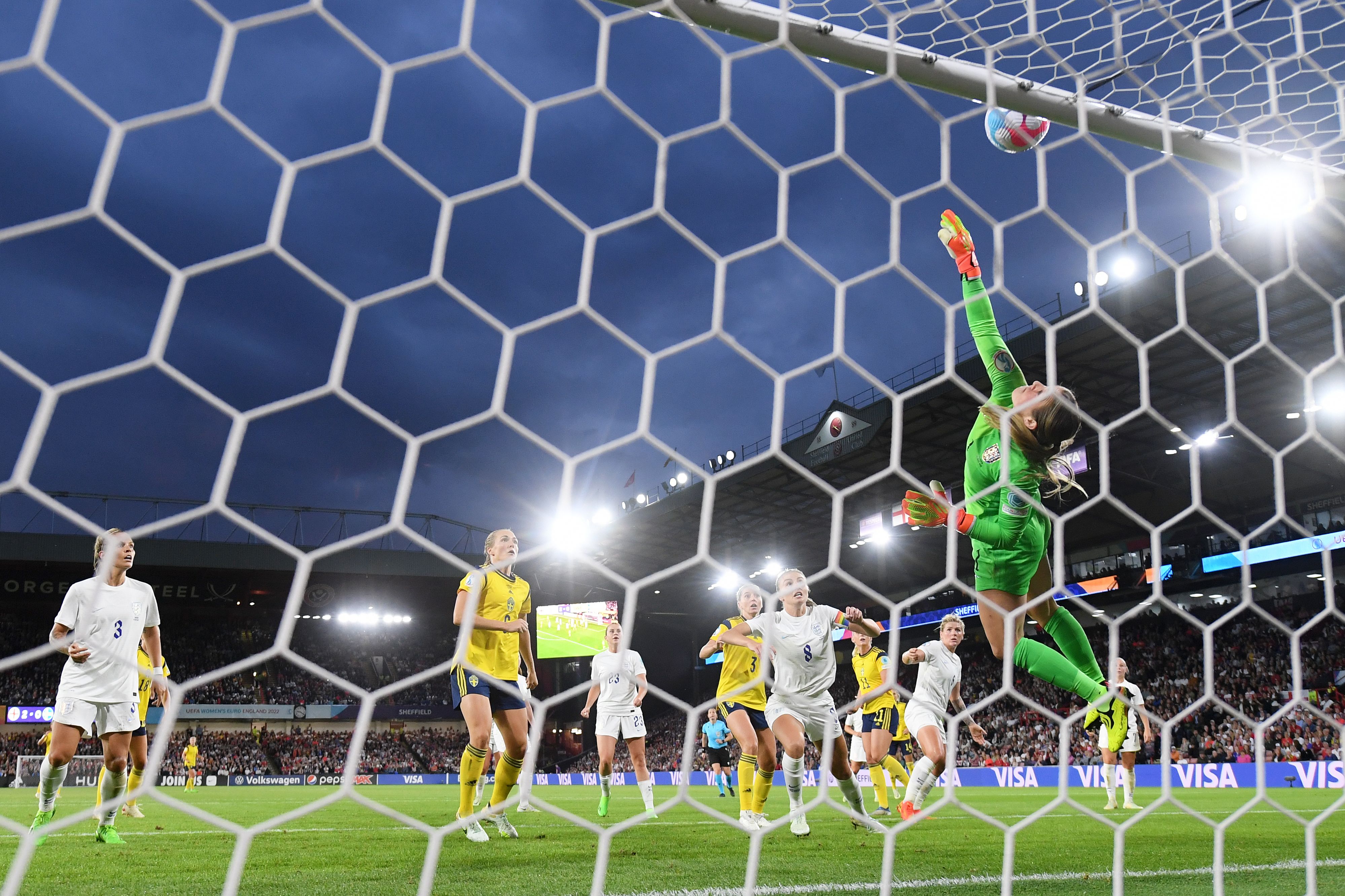 Mary Earps makes a top handed diving save for England at EURO 2022 (Goalkeeper.com)