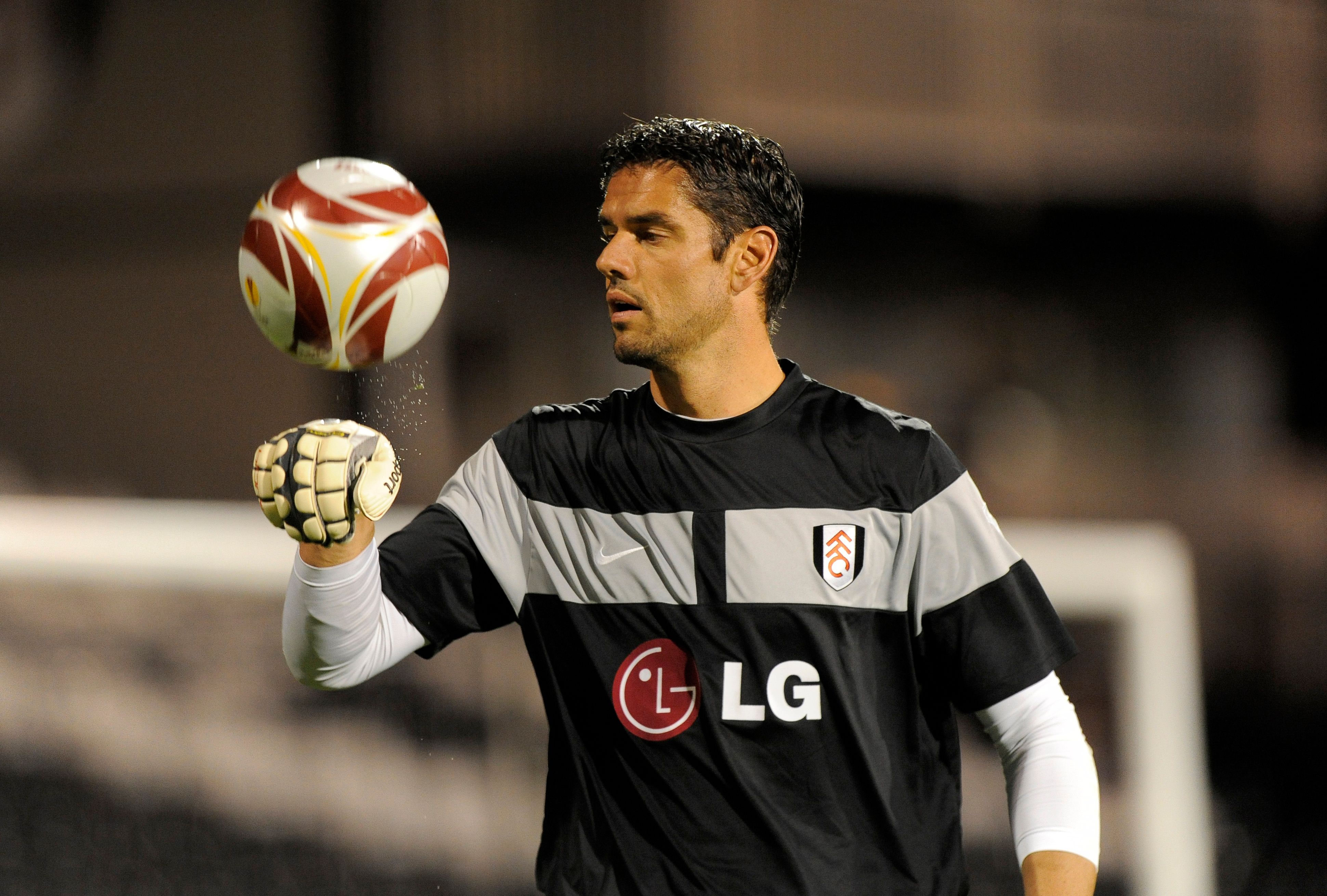 Pascal Zuberbuhler in Fulham training kit (Goalkeeper.com)