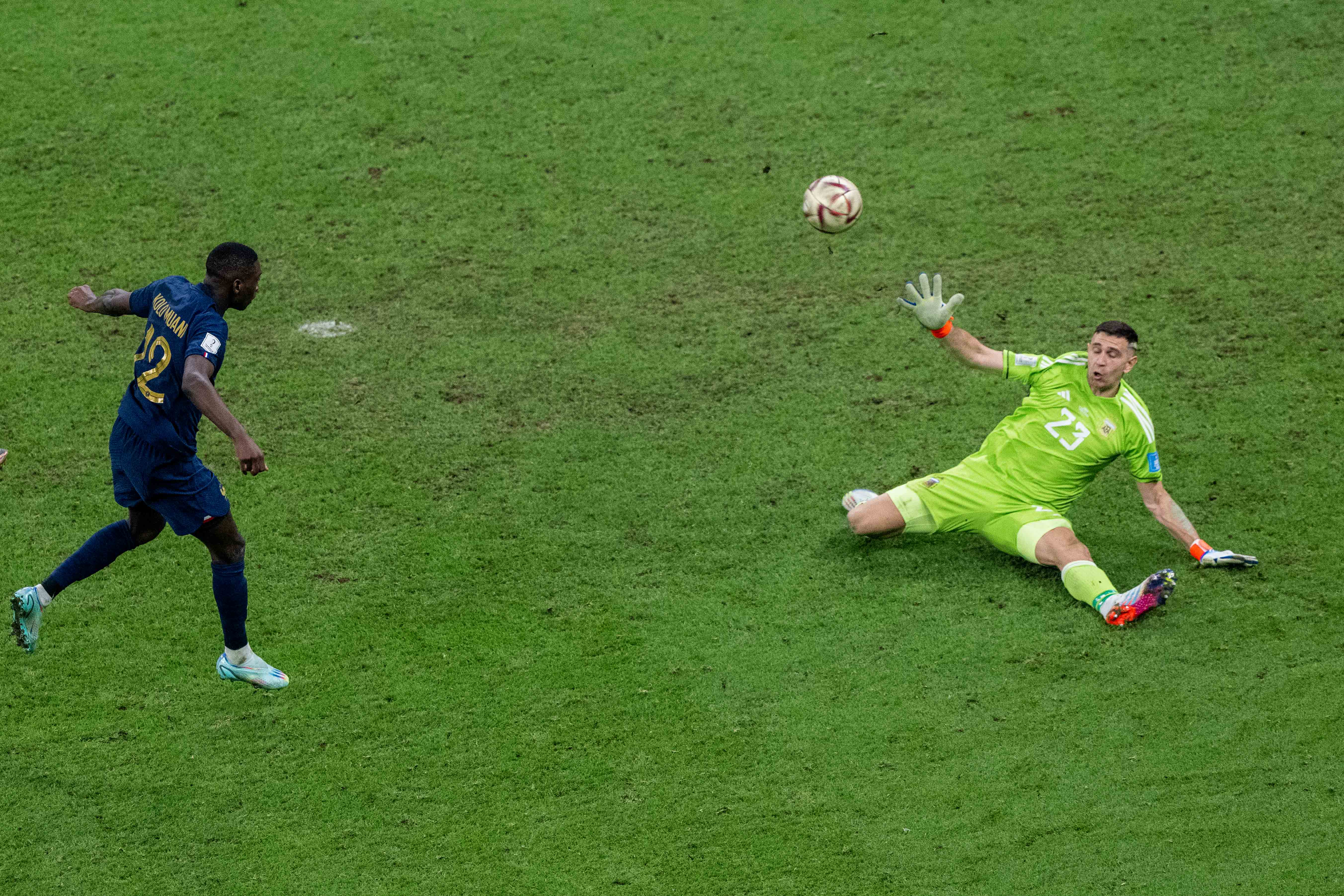 Emi Martinez World Cup Final Save.jpg