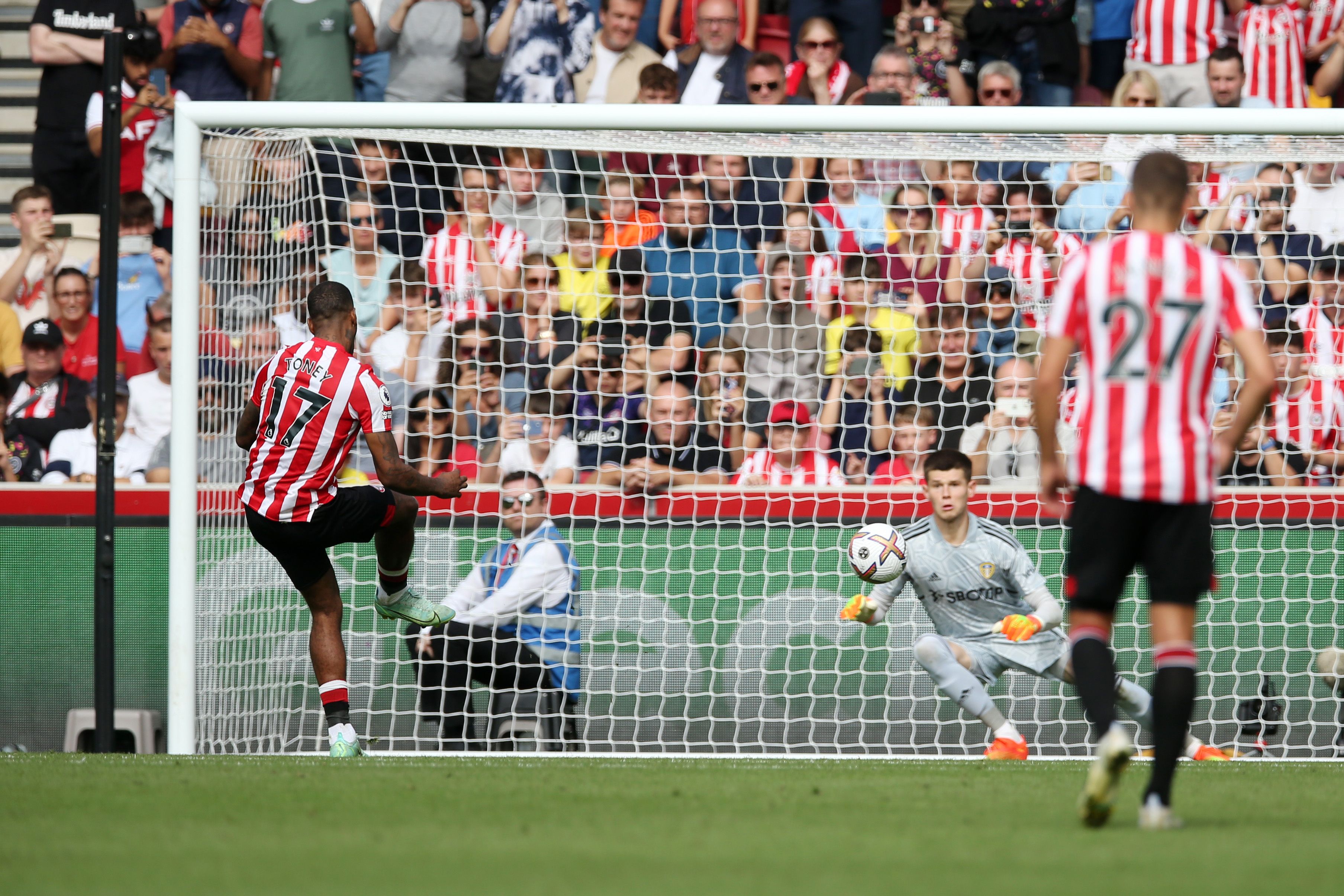 Meslier v Brentford.jpg