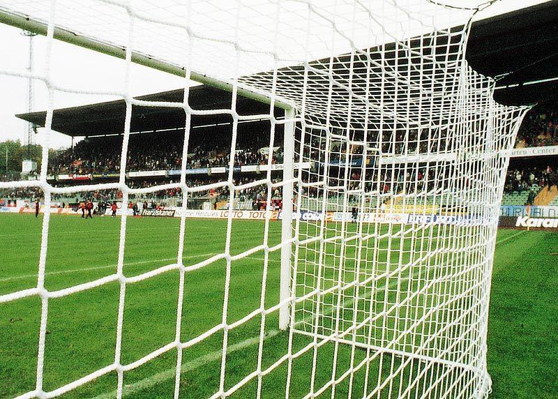 Goalkeeper saves life on pitch after opponent collapses