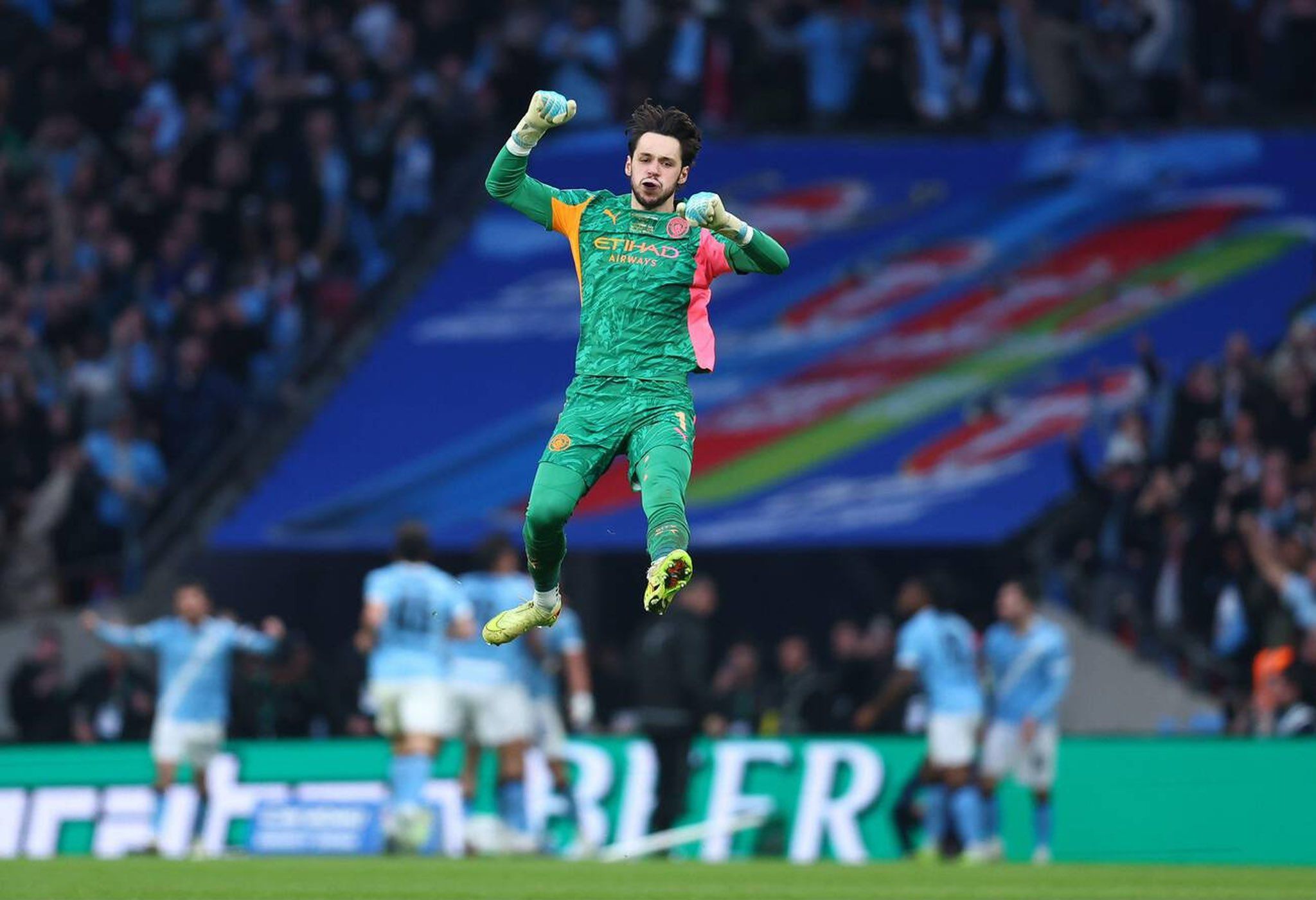 The Week in Goalkeeping 35: A first senior England call up at 35, Trafford's milestone, and more