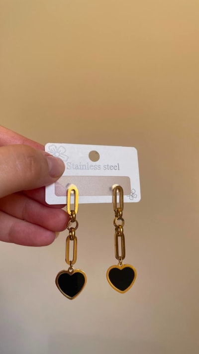 Boucles d'oreilles — Coral Huggies 8Q3, JAWHARA BOX