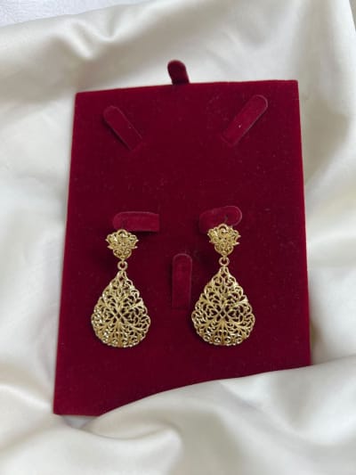 Boucles d'oreilles — Ember Huggies VTF, JAWHARA BOX