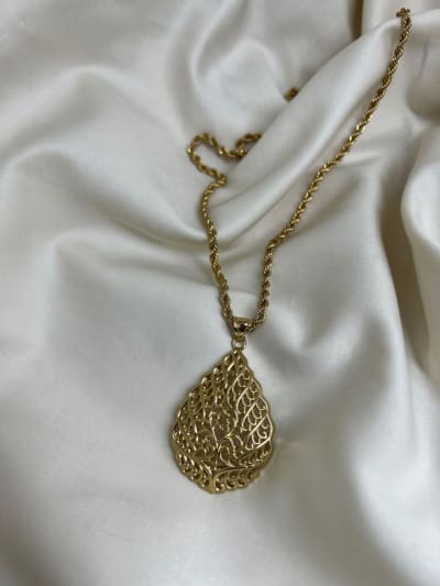 Colliers — Amber Pendant MWM, JAWHARA BOX
