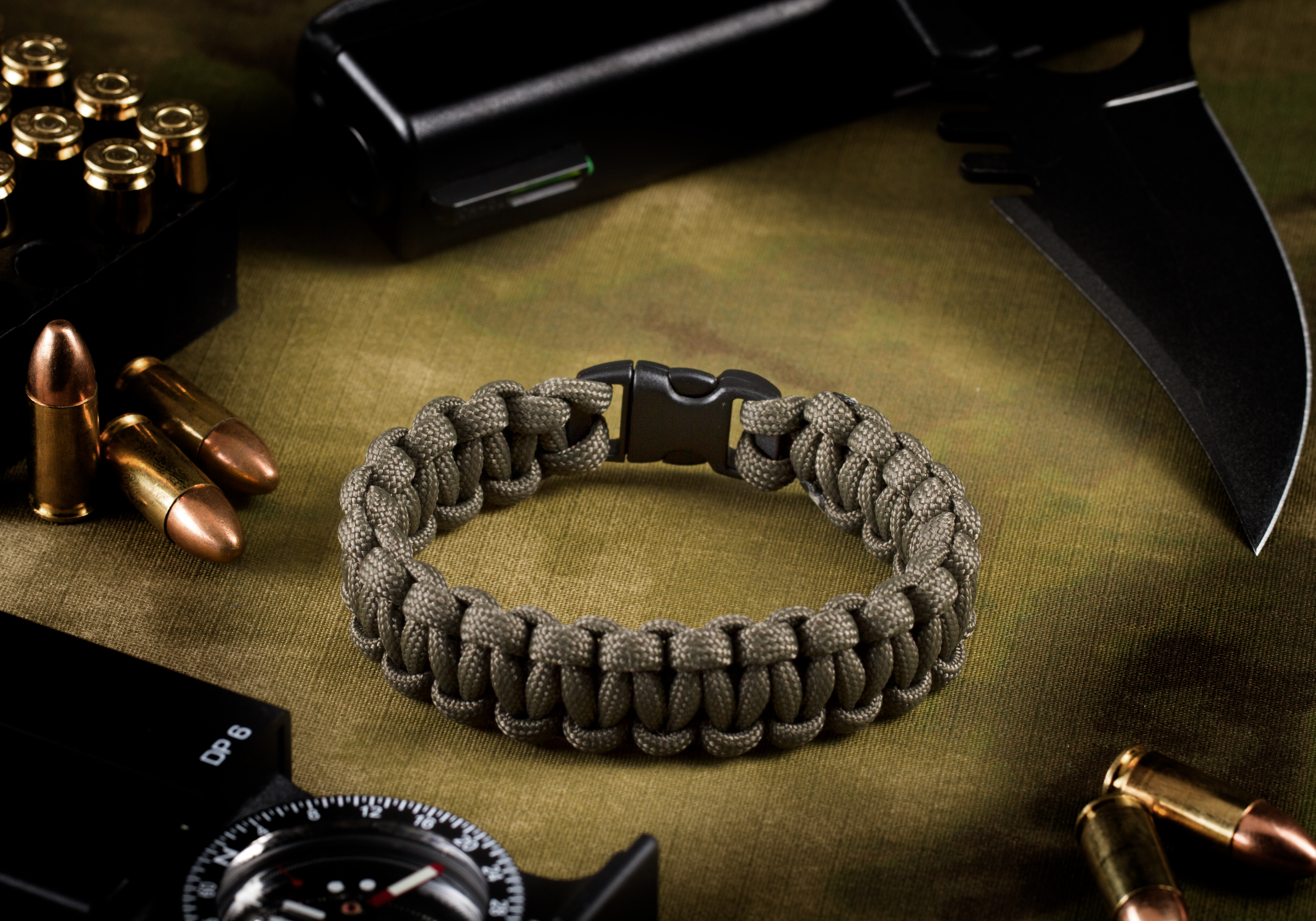 Invader Gear Paracord Bracelet Compact Army Green Invader Gear Paracord Bracelet Compact Army Green