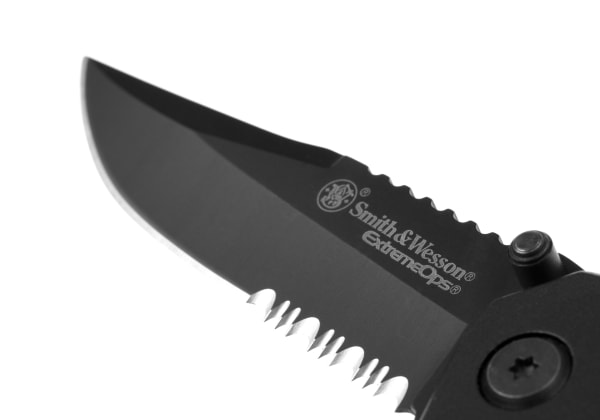 Smith & Wesson Extreme Ops SWA24S Serrated Folder