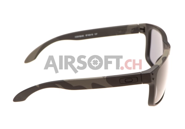 Oakley si holbrook deals