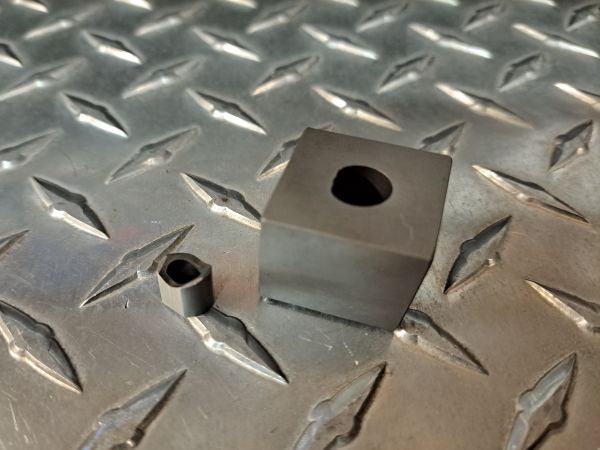 Custom uuD Die Set, 0.315" Dia by 0.295" over flat Single "D". Recommended maximum 16 gauge mild steel /14 gauge aluminum.