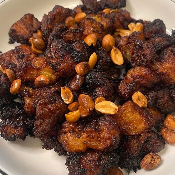 Freshly fried Ghanaian kelewele