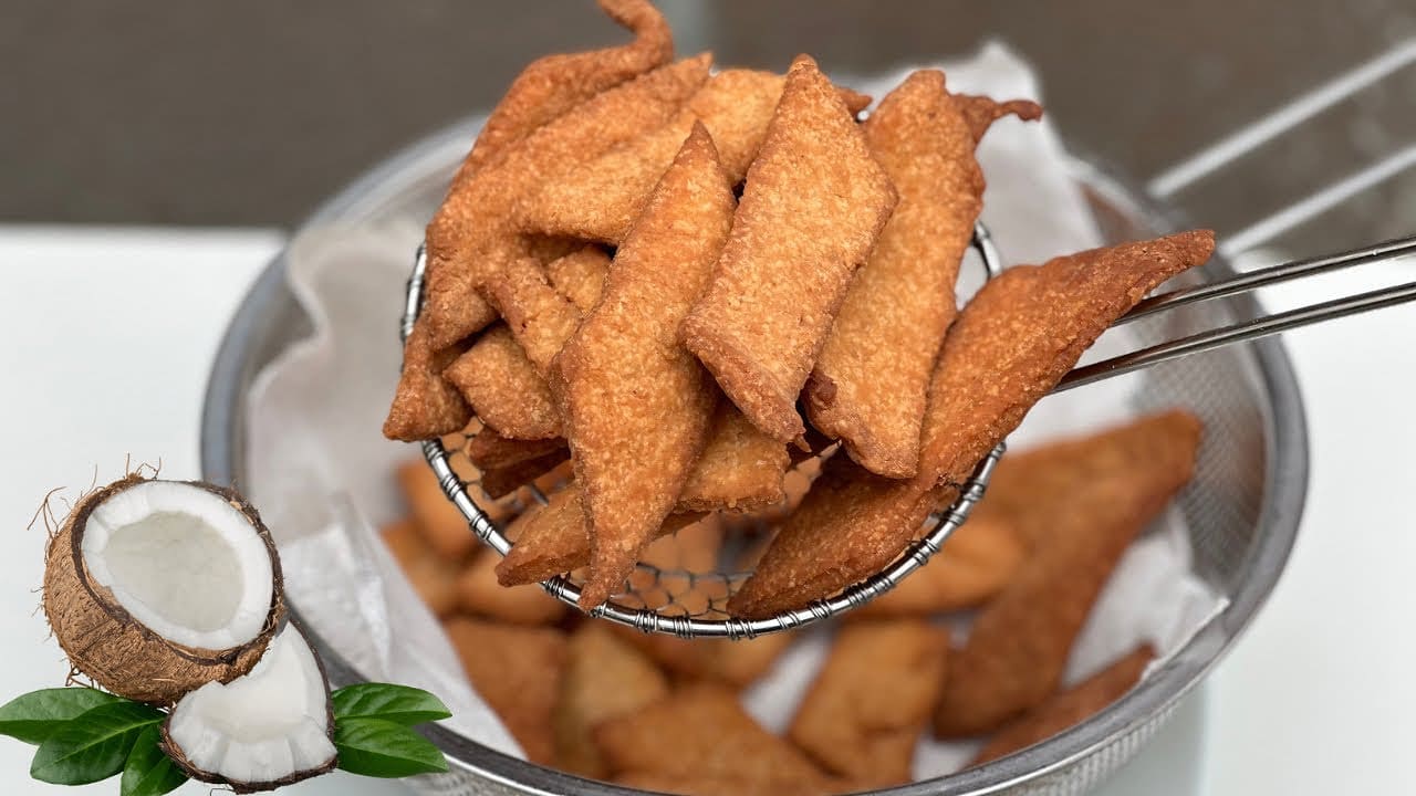 Poloo, a crisp Ghanaian coconut snack