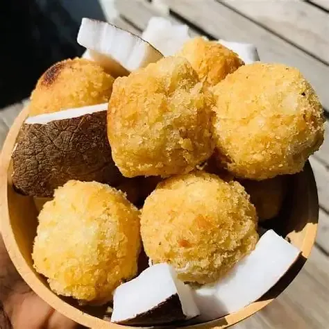 Crunchy Ghanaian agbeli kaaklo made from cassava