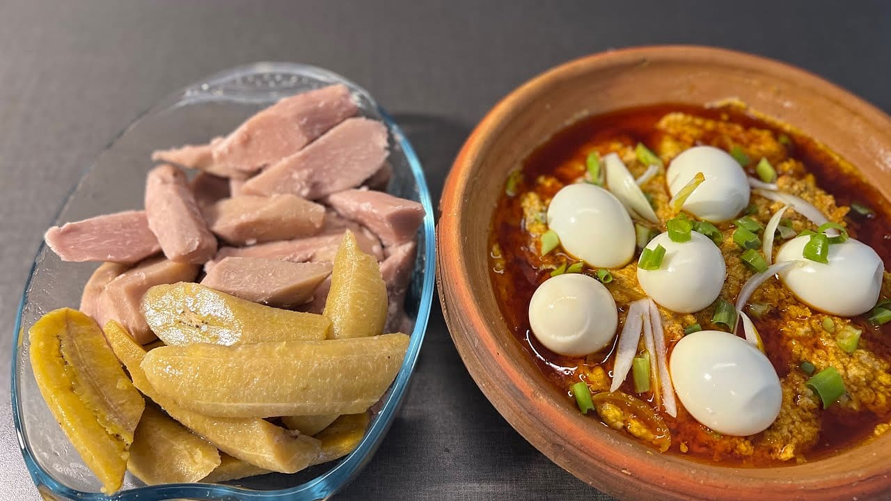 Boiled cocoyam served with Ghanaian palava sauce