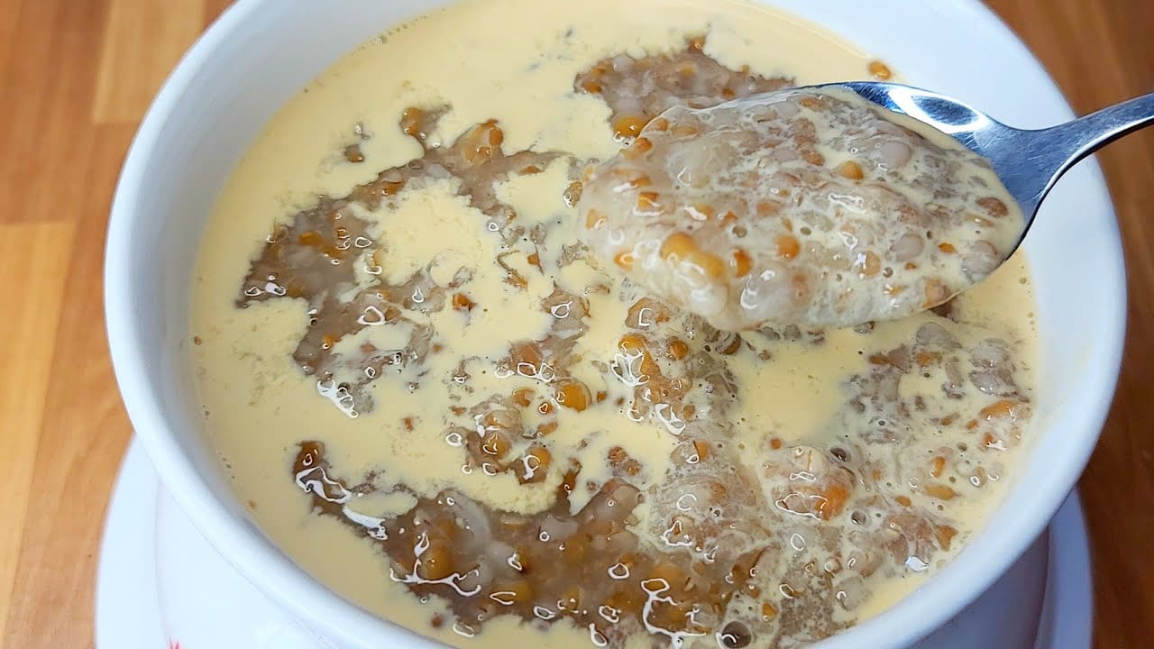 A bowl of smooth wheat flour porridge