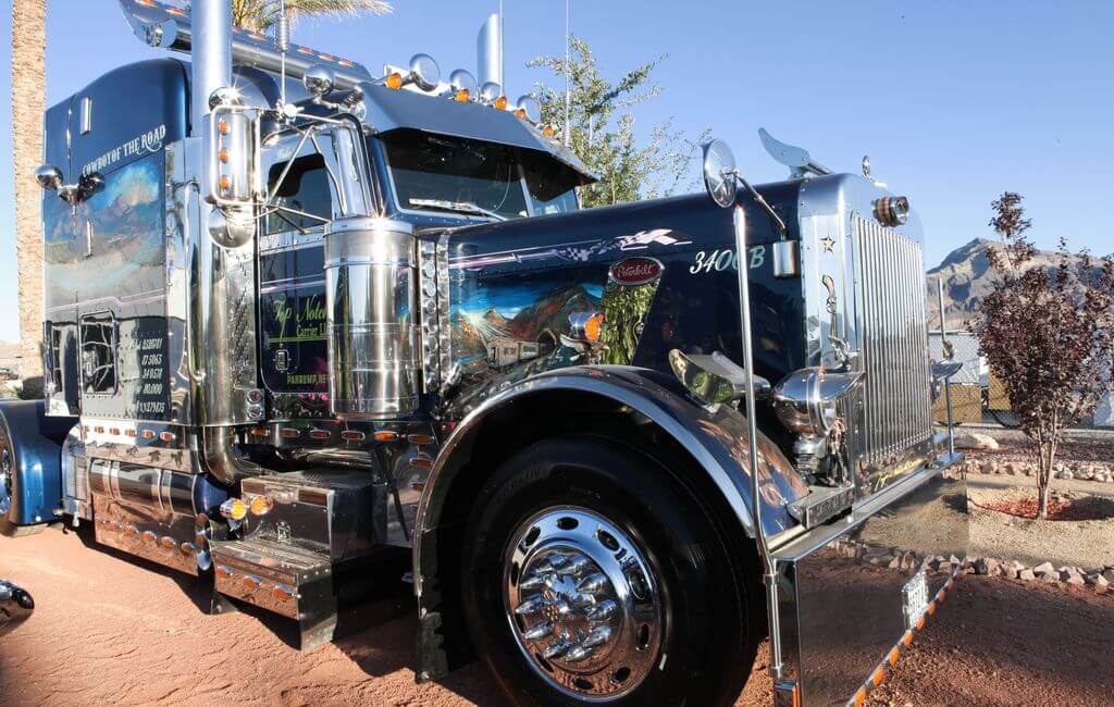 A unique handpainted fleet (775) 5376020 Top Notch Carrier