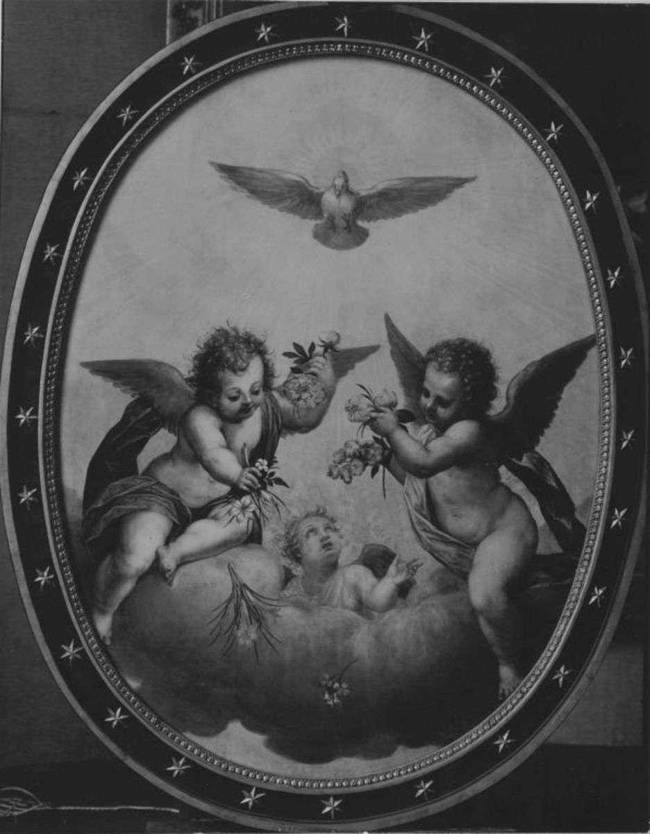 Die Taube des Heiligen Geistes mit blumenstreuenden Engeln