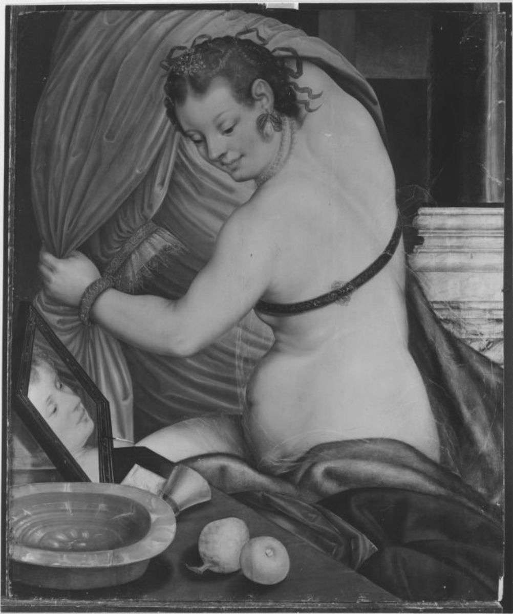 Junge Frau bei Toilette