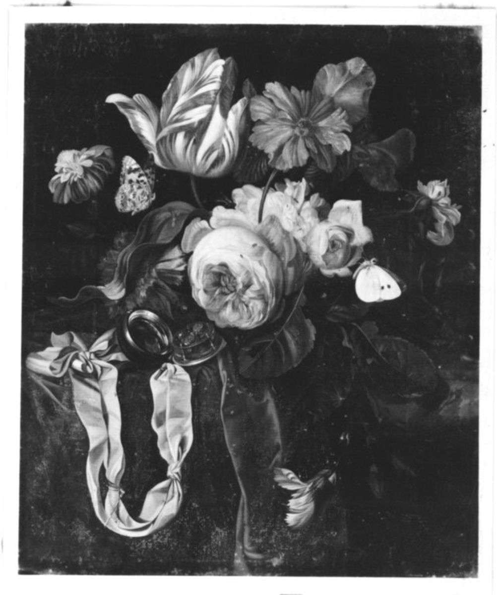 Blumenstillleben mit Uhr, Schmetterlingen und Insekten