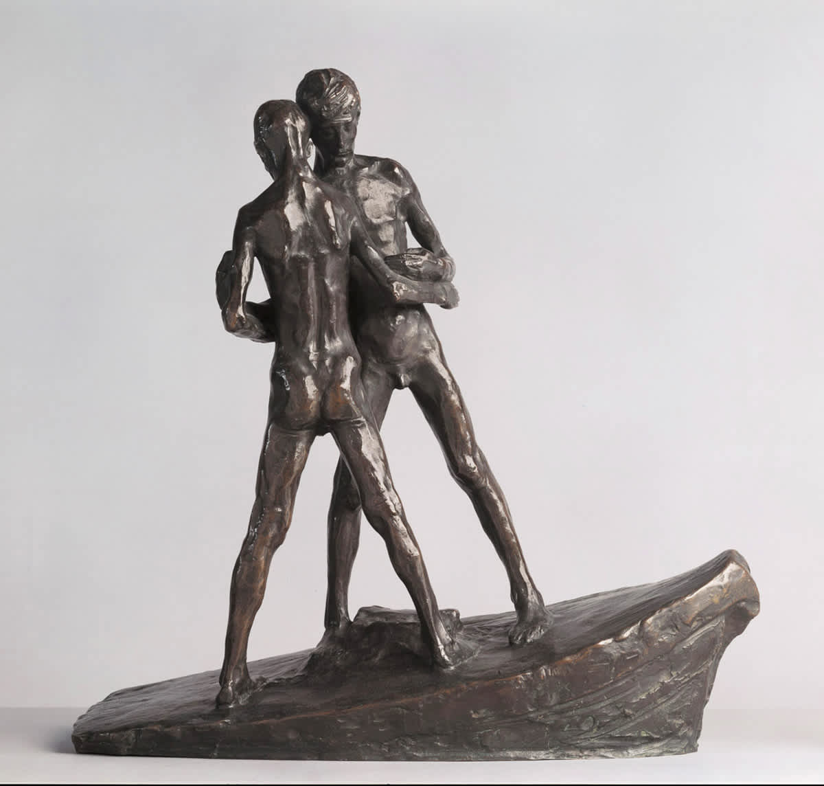 Zwei Knaben in einem Boot