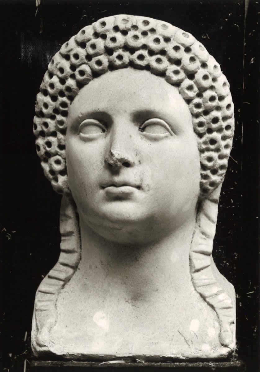 Antikischer Frauenkopf