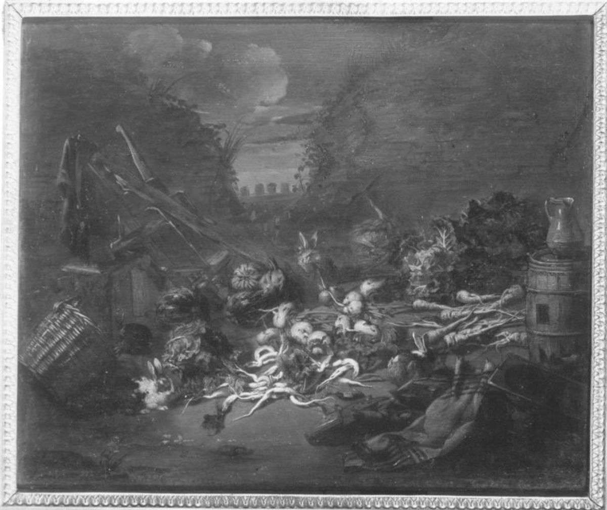 Gemüsestillleben und Küchengerät in offener Landschaft