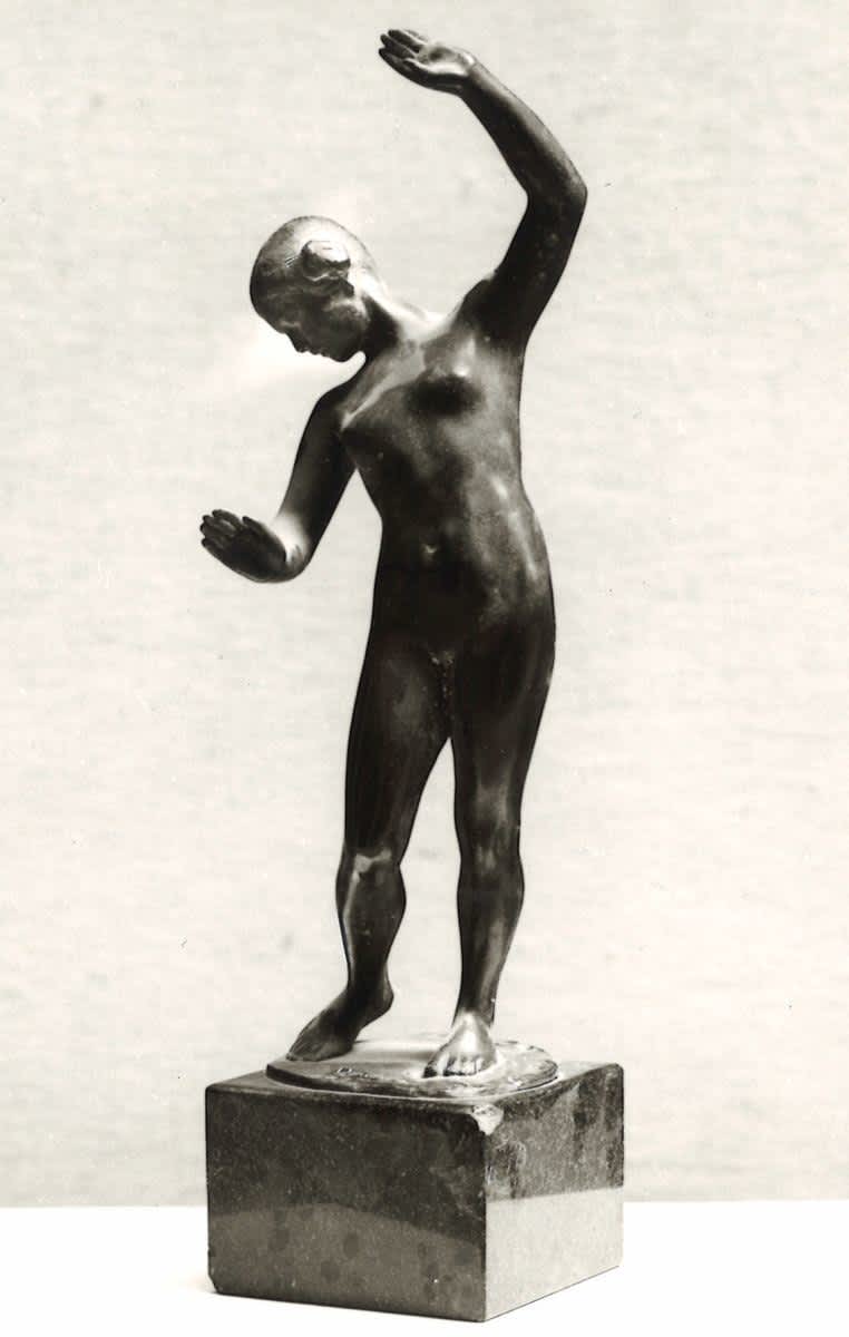 Stehender Mädchenakt