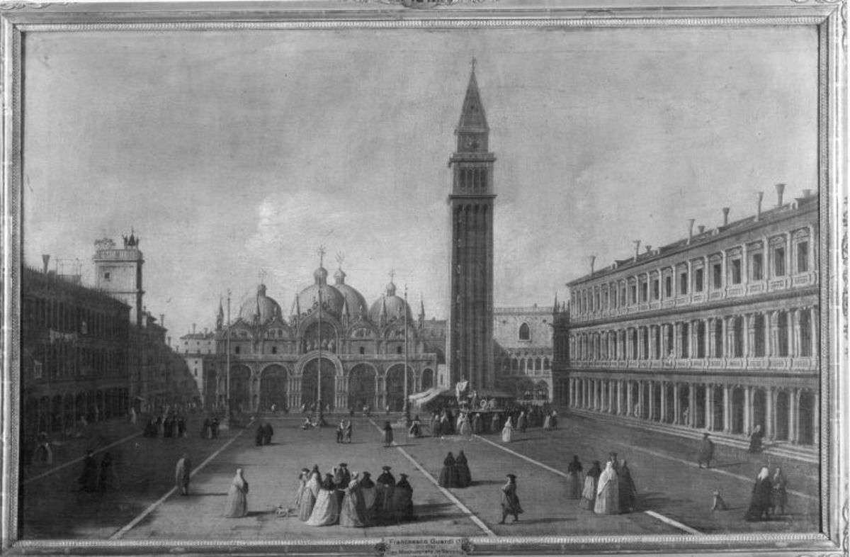 Markusplatz in Venedig mit Blick gegen Campanile und Dogenpalast