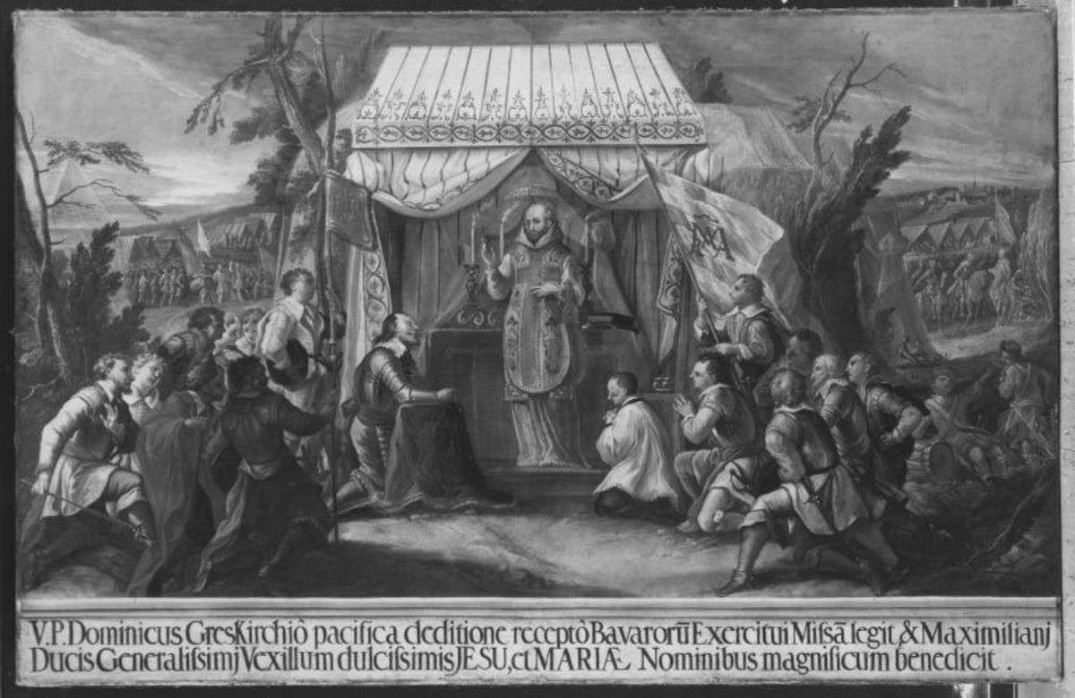 Pater Dominicus benediziert zwei Fahnen mit den Monogrammen Jesu und Maria