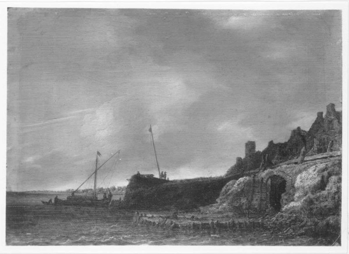 Küste bei ruhiger See