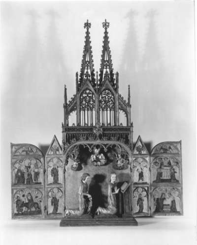 Hausaltärchen ("Kleiner Dom") mit plastischer Verkündigungsgruppe (Schrein), Szenen aus der Kindheit Jesu und Heiligen
Flügelaußenseiten: Verkündigung