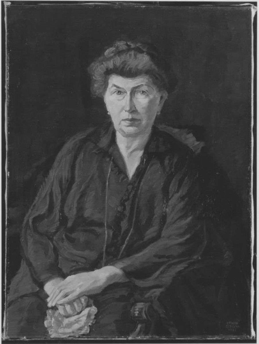 Porträt einer älteren Frau im Lehnstuhl