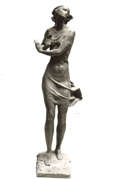 Stehende weibliche Figur
