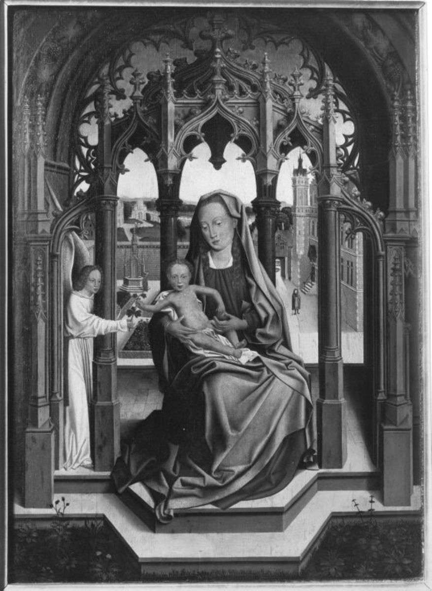 Maria mit Kind in einem steinernen Tabernakel