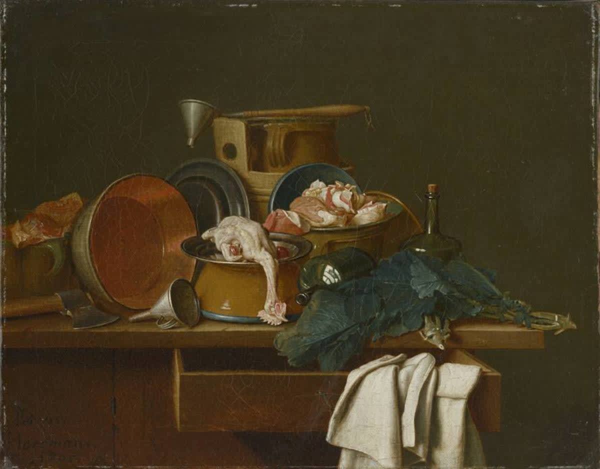 Stillleben mit Küchengeschirr und gerupftem Huhn