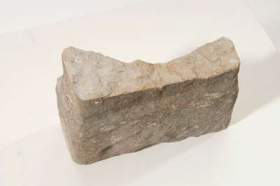 Künstlerbalustrade der Alten Pinakothek: Fragment eines Postaments