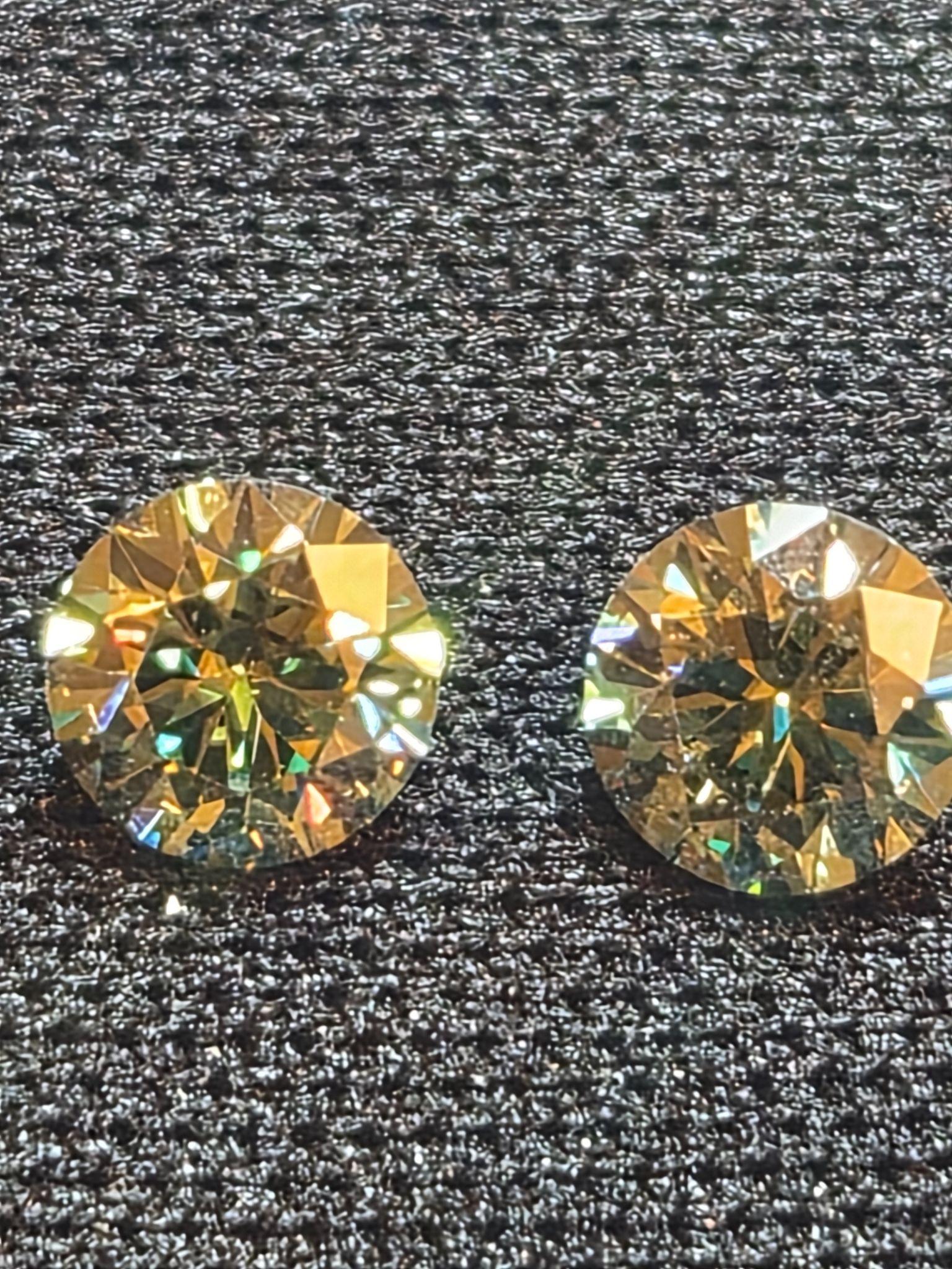 0.4 ct round cut Brilliant Green Mois Lab grown Diamond