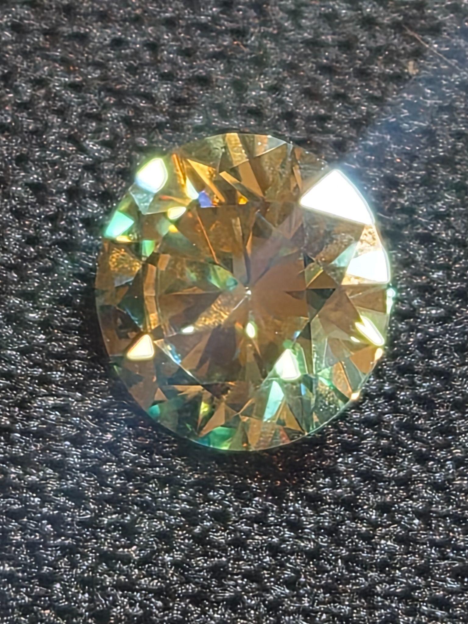 1 ct round cut Bulish Green Mois Lab grown Diamond