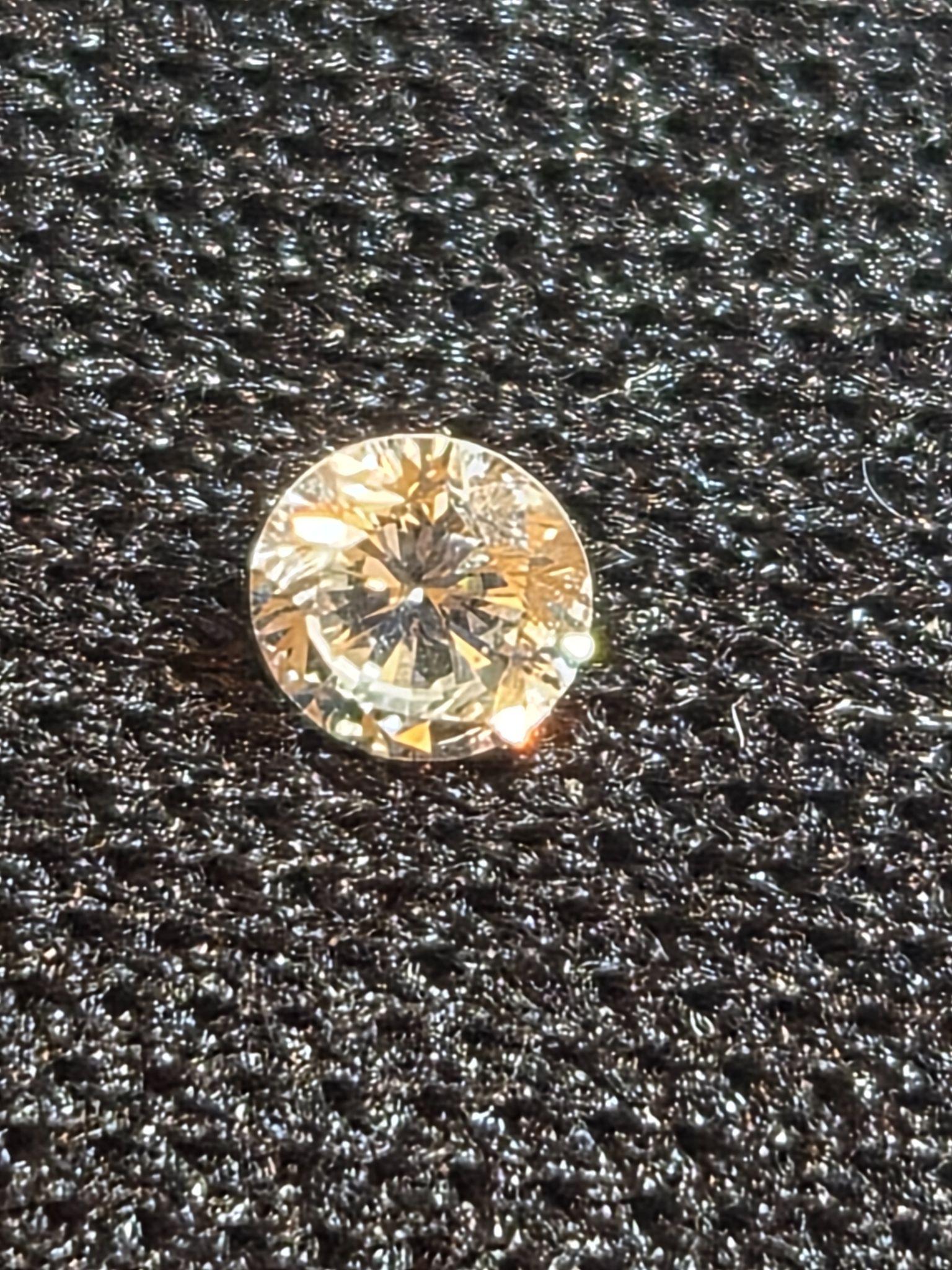 0.1ct White Round Cut lab grown Diamond