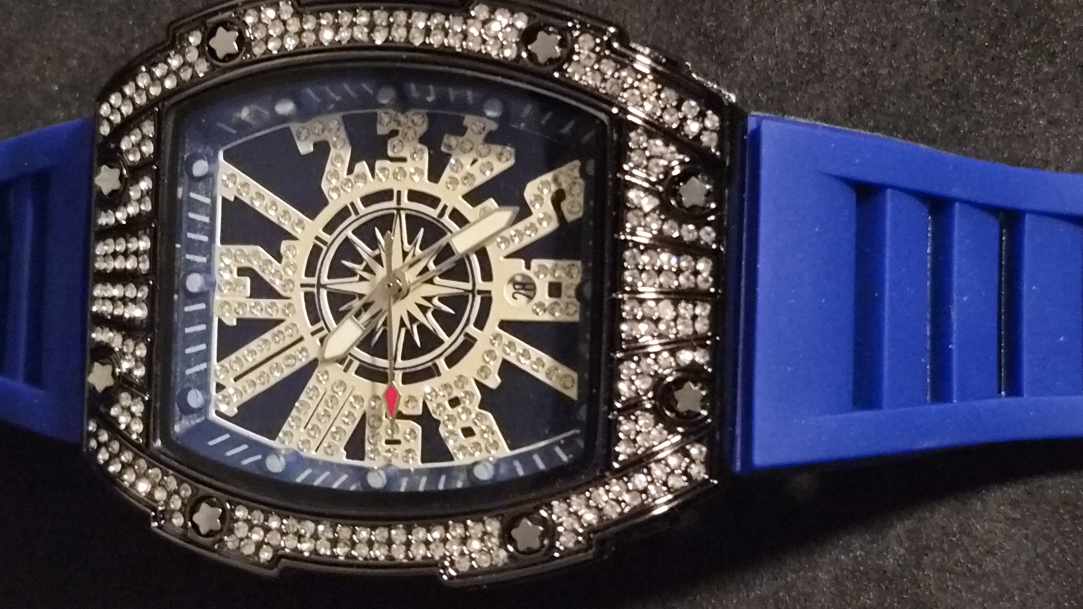 Gosasa Men's Fashion Tonneau Rhinestone Watch