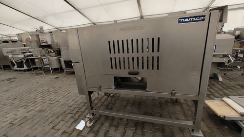 Skórowaczki i odbłaniarki do mięsa Skórowaczka/maszyna do skórowania Grasselli NX450-Line 