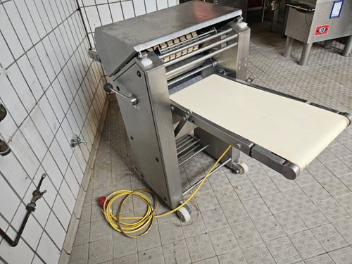 Skórowaczki i odbłaniarki do mięsa Skórowaczka dwutaśmowa Maja