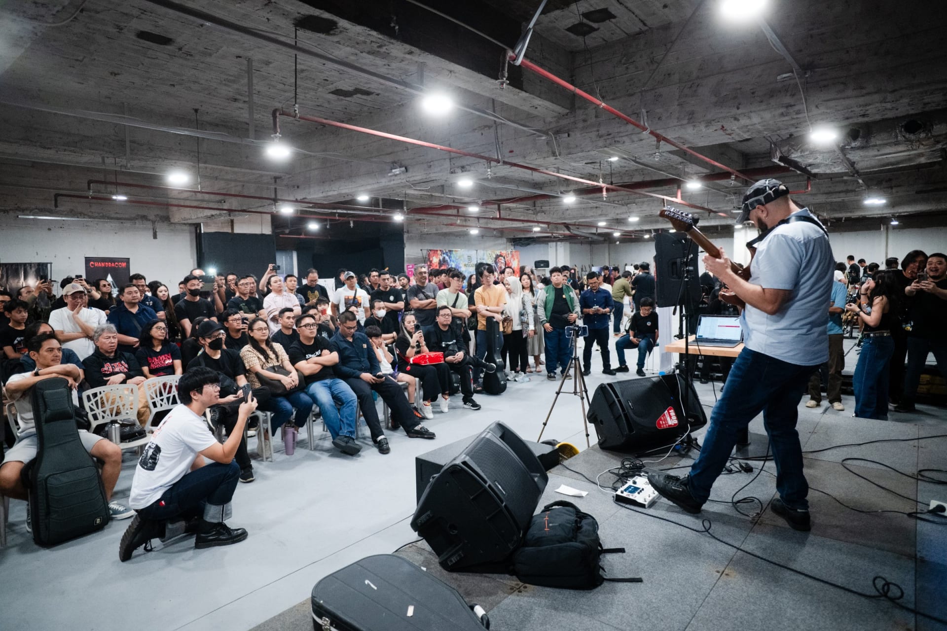 Alex Hutchings at Vintage Guitar Show by INDOGUITARSHOW
