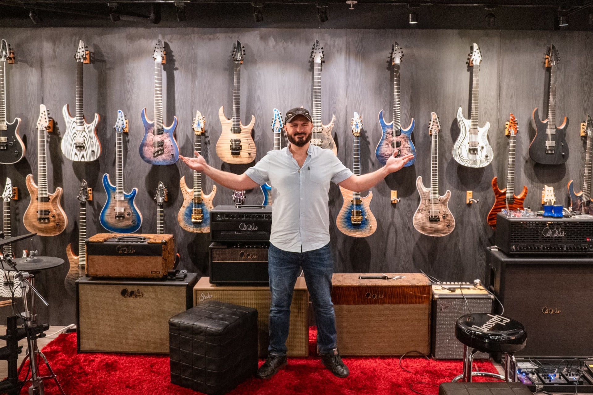 Alex Hutchings at Hiendguitar