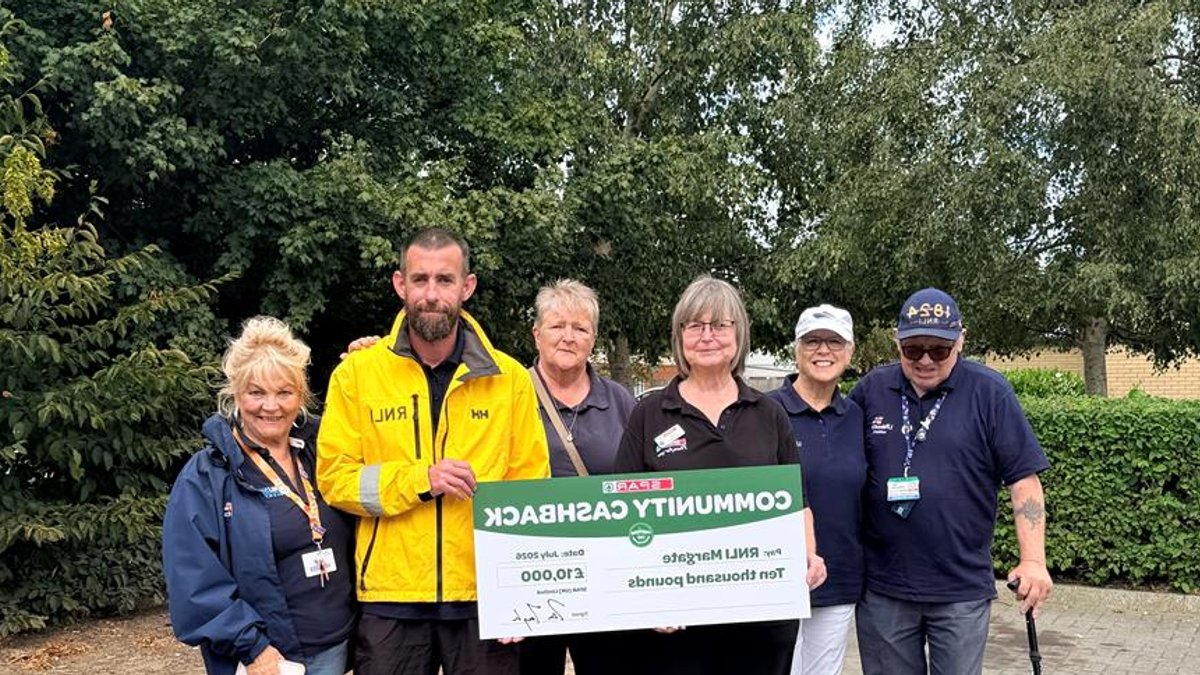 Spar gives £96k to UK community groups Spar gives £96k to UK community groups - spar community grant