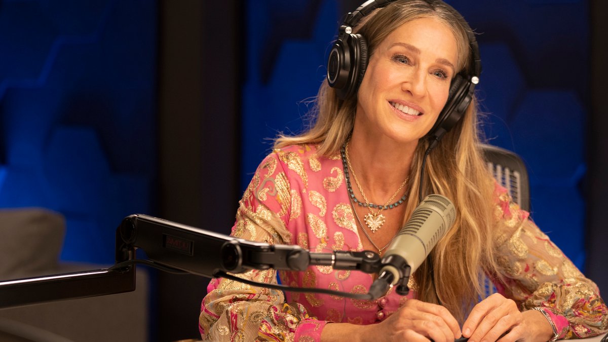 Carrie Bradshaw's 10 Bold Jewelry Highlights - carrie bradshaw jewelry