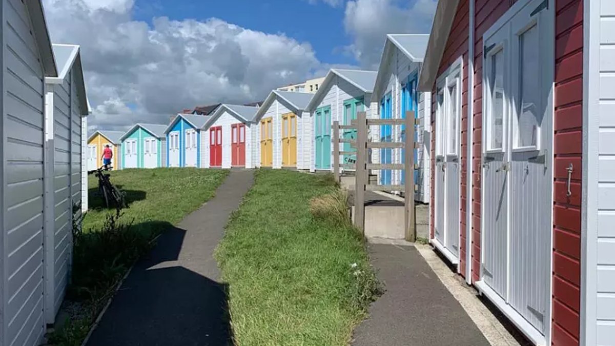Capturing Beach Huts in Perfect Light - beach photography