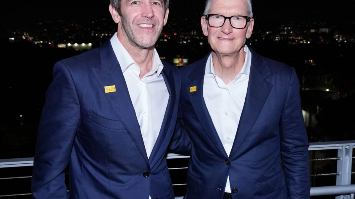 Apple’s New CEO Starts Tuesday